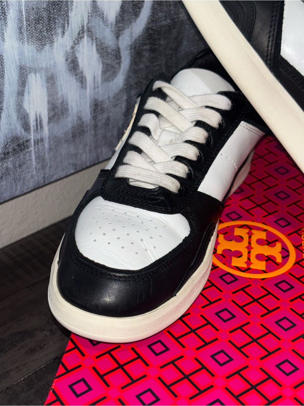 Tory Burch Clover Court Nappa Leather sneakers Women's SZ6 - Picture 4 of 14